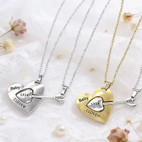 Collier Pendentif Assorti Magnétique Cœur Flèche pour Couples Chaîne en Acier Inoxydable Alliage Gravé Cadeau de Saint Valentin Bijoux