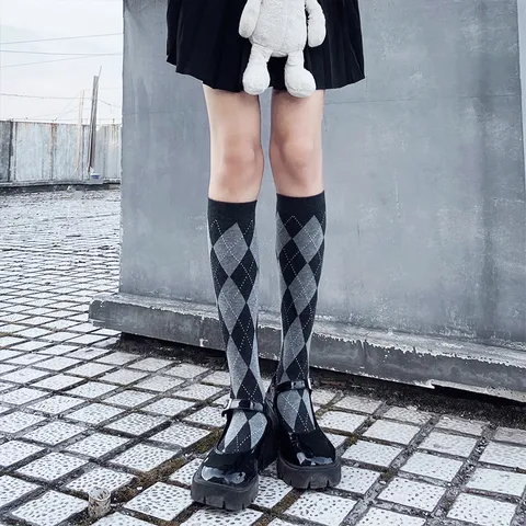 Calcetines hasta la Pantorrilla con Patrón Argyle de Moda para Mujer Estilo Universitario Británico Retro Tejido Mezcla de Algodón Tubo Alto Uso Diario