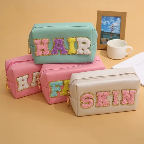 Large Capacity PU Leather Makeup Bag Printed Varsity Letter Chenille Patch Toiletry Organizer Waterproof Portable Travel Wash Pouch For Women