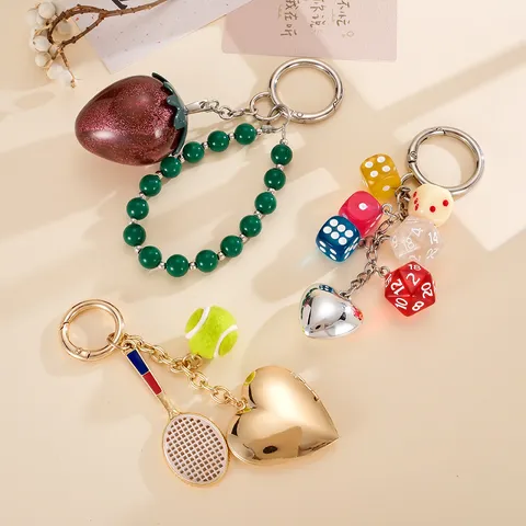 Creatieve Vorm Sleutelhanger Hanger Hars Driedimensionale Dobbelstenen Tasbedeltje Mode Glitter Aardbei Tennisracket
