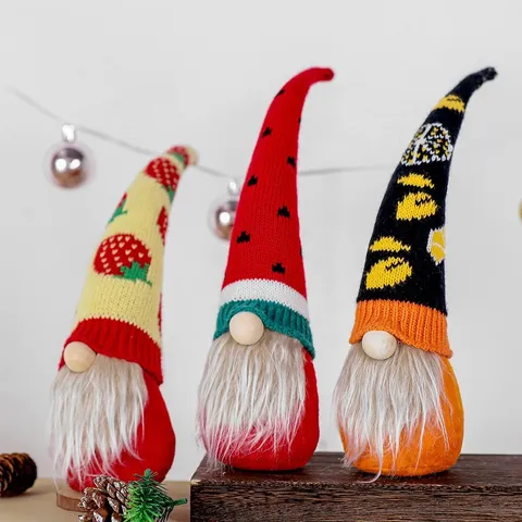 Ornamento in Peluche di Gnomo con Cappello in Maglia di Frutta della Bambola Senza Volto Rudolph di Natale Decorazione per Finestra