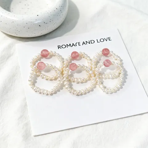 Freshwater Pearl Strawberry Quartz Beaded Elastic Ring Sweet Elegant Tiny Seed Pearls Handmade Stretch Finger Ring For Women Girl Jewelry Gift