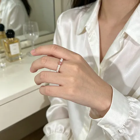 Freshwater Pearl Strawberry Quartz Beaded Elastic Ring Sweet Elegant Tiny Seed Pearls Handmade Stretch Finger Ring For Women Girl Jewelry Gift