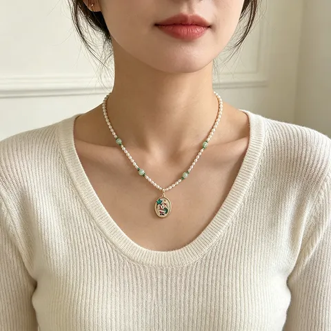 Collar de Perlas de Agua Dulce Hecho a Mano Mujer Ágata Verde Cierre Versátil Colgante Papá Noel Gargantilla Navidad Joyería
