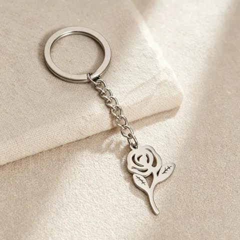 Minimalist Stainless Steel Rose Flower Pendant Keychain Hollow Pattern Electroplated Metal Key Ring Bag Charm Accessory For Men Women