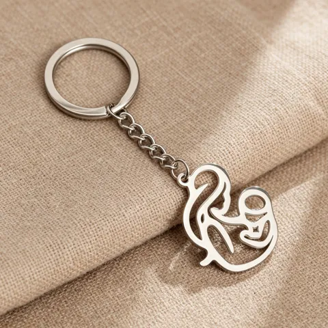 Porte-clés en Acier Inoxydable Pendentif Mère Tenant un Bébé Anneau de Clé Découpe Creuse Thème Amour Maternel Cadeau Sac Charme Pour Femmes Famille Bijoux