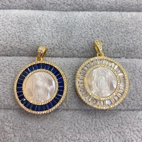 Vintage Euro-American Copper Alloy Zirconia Pendant Luxury Round Portrait Figure Mother Of Pearl Medallion Charm For Jewelry Making Charms