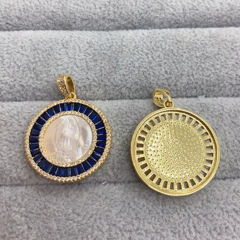 Vintage Euro-American Copper Alloy Zirconia Pendant Luxury Round Portrait Figure Mother Of Pearl Medallion Charm For Jewelry Making Charms
