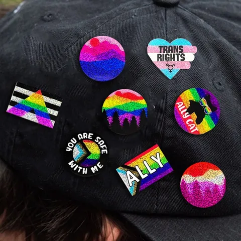 Broche Cœur Acrylique Paillettes Drapeau Fierté Émaillé Épinglette Multicolore Cadeau Commémoratif Accessoires de Bijoux de Mode