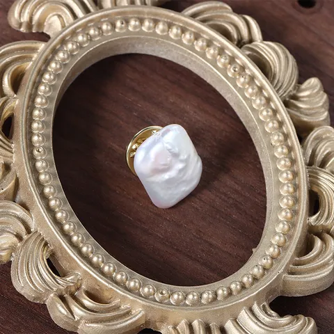 Vintage Baroque Square Freshwater Pearl Brooch Copper Gold Plated Color Preserving Elegant Lapel Scarf Clasp Luxury Palace Style Collar Pin Jewelry For Men Women