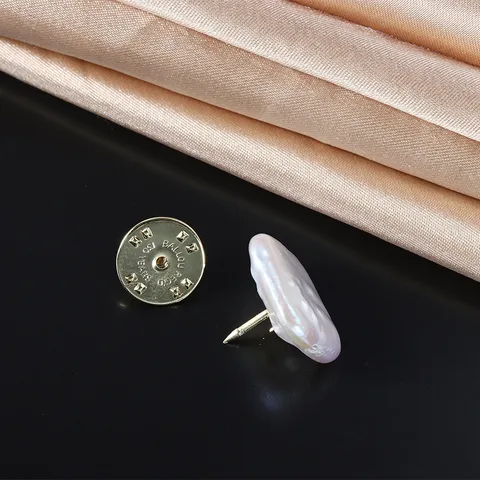 Vintage Baroque Square Freshwater Pearl Brooch Copper Gold Plated Color Preserving Elegant Lapel Scarf Clasp Luxury Palace Style Collar Pin Jewelry For Men Women
