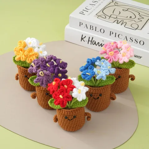 Plante en Pot Oublie-Moi en Laine Tricotée à Main Fleur Crochet Visage Souriant Ornement de Bureau Cadeau de Graduation