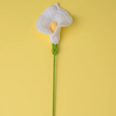 Fleur Artificielle en Fil de Laine Calla Fait Main Fleur Fausse Tricotée Pour Décoration de Maison et Accessoires Photo