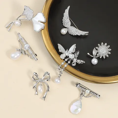 Elegant Copper Freshwater Pearl Brooch For Women Rhinestone Inlaid Ginkgo Leaf Bowknot Moon Angel Wings Brooch Pin