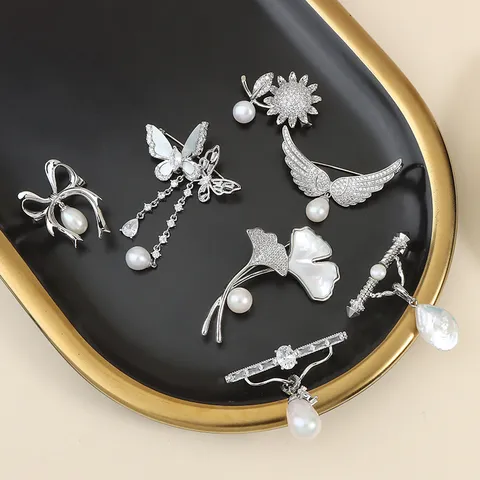 Elegant Copper Freshwater Pearl Brooch For Women Rhinestone Inlaid Ginkgo Leaf Bowknot Moon Angel Wings Brooch Pin