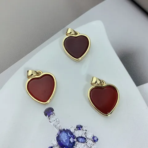 Minimalist Natural Red Agate Heart Pendant For Women Gold Plated Alloy Metal Border Inlaid Gemstone Charm Accessory For Necklace DIY Jewelry