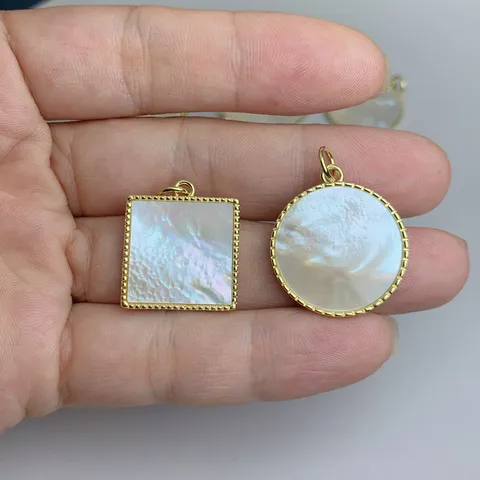 Colgantes Sencillos de Nácar Blanco Natural Redondos Cuadrados de Cobre Chapado en Oro de 18K Amuletos de Concha para Bricolaje Collar Pendiente Joyería