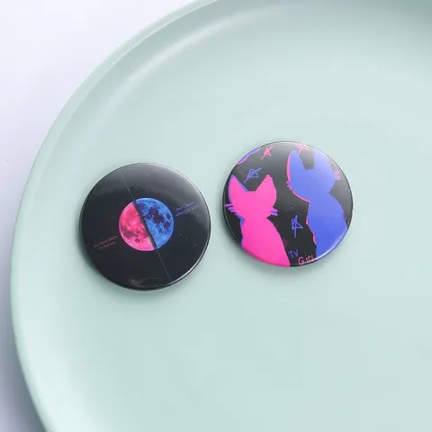 Retro Punk Zinc Alloy Tinplate Round Brooch Pin Pinkish Purple Cat Starry Sky Lyrics Lapel Pin For Clothes Backpack Unisex
