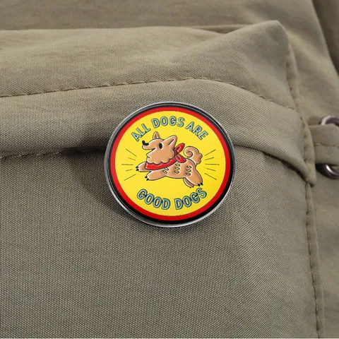 Broche en Émail Cartoon Shiba Inu Badge en Métal Rond All Dogs Are Good Dogs Slogan Bijoux pour Amoureux des Animaux