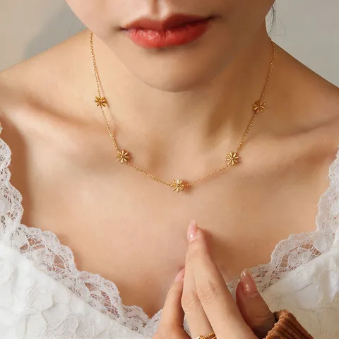 Stainless Steel Daisy Flower Gold Plated Necklace Fresh Daisy Bracelet Stud Earrings Women Fashion Jewelry Floral Design Gift
