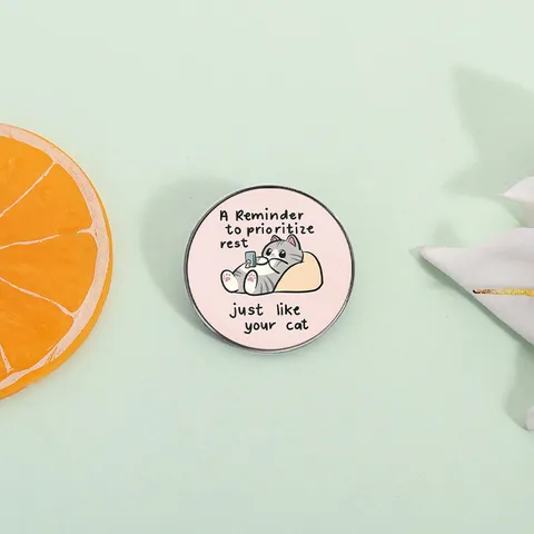 Cartoon Faule Katze Emaille Brosche Pin Lustige Erinnerung Ruhe Alloy Abzeichen Für Rucksack Kleidung Zubehör Geschenk Für Katzenliebhaber