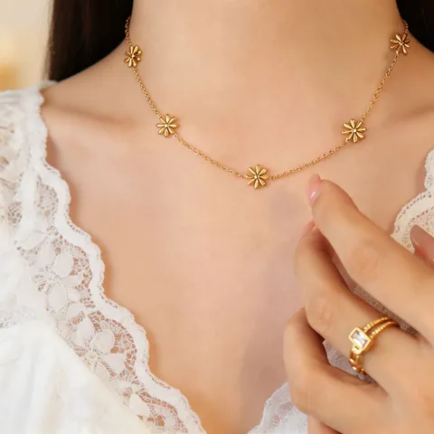 Stainless Steel Daisy Flower Gold Plated Necklace Fresh Daisy Bracelet Stud Earrings Women Fashion Jewelry Floral Design Gift
