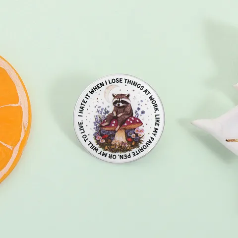 Spilla Distintivo in Lega di Fungo Procione Cartone Animato Divertente Spilla da Risvolto Sarcasmo Ufficio Umoristico Regalo per Decorazione Borsa Vestiti