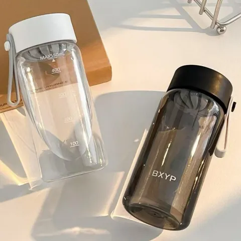 Bouteille d'Eau en Plastique Portable Grande Capacité Gobelet Résistant à la Chaleur Avec Infuseur à Thé pour Étudiants et Sports