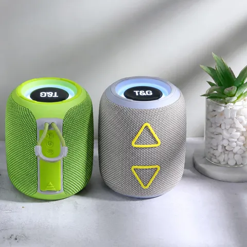 Tragbarer Kabelloser Bluetooth Lautsprecher Zylindrisches Design Mit Bunten LED Lichtern Integriertem Mikrofon Freisprechfunktion