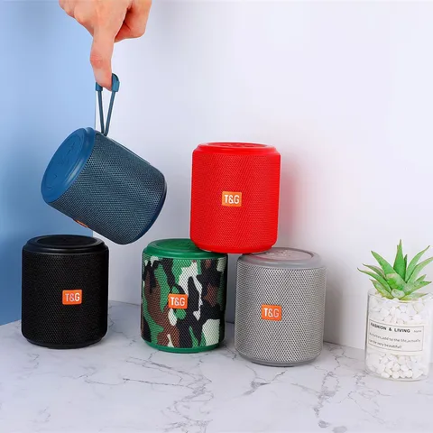 Tragbarer Kabelloser Bluetooth Lautsprecher Outdoor Wasserdichte Stoff Soundbox Mit Trageband Freisprecheinrichtung TF Kartensteckplatz