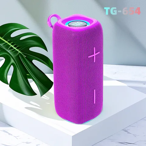 Tragbarer kabelloser Bluetooth-Lautsprecher Wasserdichter Outdoor-Subwoofer RGB-Licht Kunststoff Stoff Stereo-Soundbox