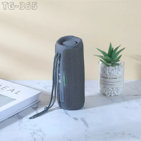 Tragbarer Kabelloser Bluetooth-Lautsprecher Wasserdichter Outdoor Dual-Lautsprecher Tiefer Bass Subwoofer Buntes Licht TWS Stereo-Sound
