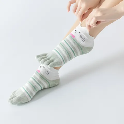 Women's Cute Cartoon Cat Print Five Finger Yoga Socks Breathable Cotton Non-Slip Pilates Dance Sports Toe Socks