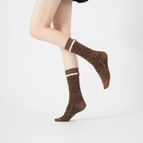 Damen Leopardenmuster Rutschfeste Yoga Langsocken Baumwolle Athletisch Fitness Pilates Socken Feuchtigkeitstransportierende Sportsocken