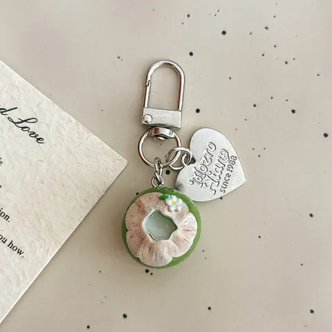 Creative Realistic Coconut Miniature Keychain Resin Alloy Heart Tag Charm For Backpack Bag Phone Student Pendant Accessorie Gift