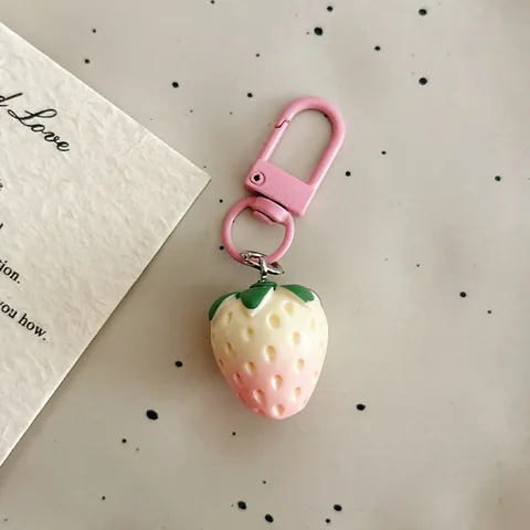 Süß Harz Erdbeere Schlüsselanhänger Simulationsfrucht Tasche Charm Pastoral Stil Mädchenhaft Anhänger Für Handy Geldbörse Rucksack Zubehör Geburtstag Geschenk