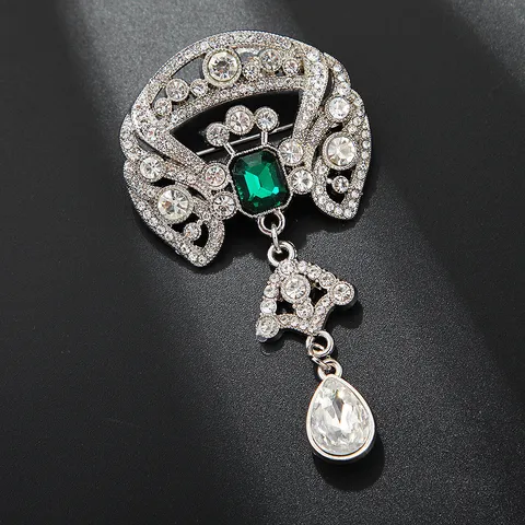 Elegante Ausgehöhlte Zinklegierung Strass Brosche Pin Für Damen Palast Stil Wassertropfen Anhänger Brosche Für Bankett Party Kleidung Accessoires