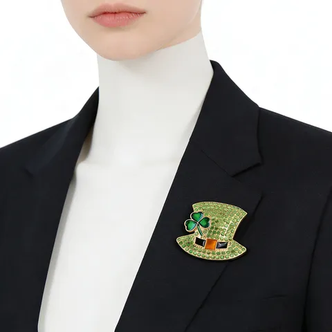 St. Patrick's Day Kleeblatt Hut Brosche Für Damen Zinklegierung Strass Glitzer Emaille Hut Form Pin Festliche Kleidung Zubehör Geschenk