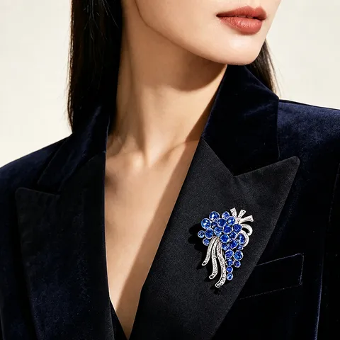 Elegante Broche de Uva de Aleación de Zinc con Strass para Mujer Vintage Statement Estilo Industrial Pesado Joyería de Ramo Floral
