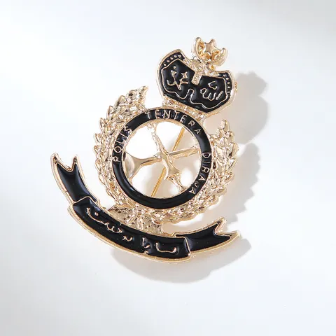 Vintage Alloy Military Badge Brooch Royal Crown Cross Sword Shoulder Epaulet Retro British Costume Lapel Pin Brooches For Men Women Jacket Decor Jewelry