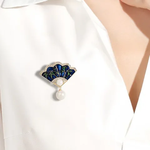 Broche de Abanico de Esmalte y Aleación de Estilo Chino Vintage Con Patrón de Bambú Borde de Strass Broche Colgante de Borla de Perla Artificial para Accesorios de Ropa Mujer