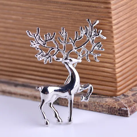 Christmas Reindeer Brooch Vintage Alloy Elk Lapel Pin Cute Animal Scarf Brooch For Women Men Party Clothes Jewelry Accessories