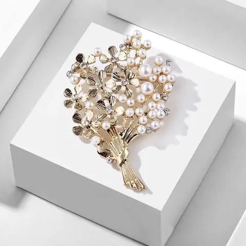 Elegant Alloy Flower Bouquet Artificial Pearl Brooch For Women Gold Rhinestone Floral Pin For Coat Suit Dress Jewelry Accessory