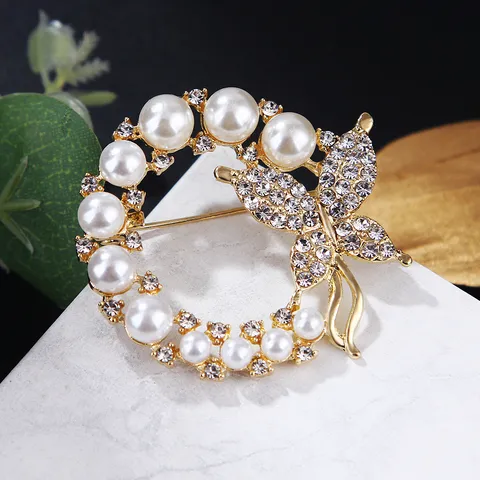 Korean Style Alloy Rhinestone Butterfly Brooch For Women Gold Circular Ring Artificial Pearl Brooch Pin Clothing Accessory Gift