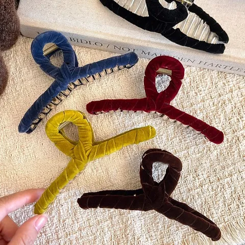Samt Kreuz Haarkralle Für Damen Herbst Winter High-End Sinn Große Haarklammer Elegante Einfarbige Haarfixierungs Zubehör
