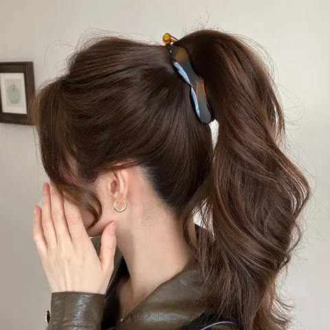 Elegante Fermaglio per Capelli a Torsione a Cuore per Donna Clip a Banana in PC per Chignon Versatile Strumento di Styling Estivo