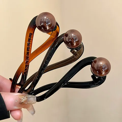 Elegant Twisted Hair Clip With Artificial Pearl For Women Summer Bun Hair Accessory Korean PC Glossy Black Amber Hair Claw
