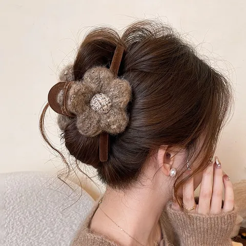 Winter Plüsch Blumen Haarkralle Für Damen Weich Groß Mittel Shark Clip Koreanischer Stil Florale Haarnadel Haarschmuck