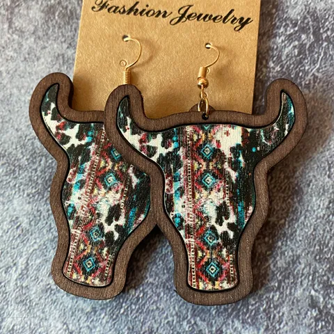 Boucles d'Oreilles en Bois Tête de Taureau Rétro Western Bohème Crâne de Bœuf Pendantes pour Femme Crochet en Alliage Bijoux Ethniques