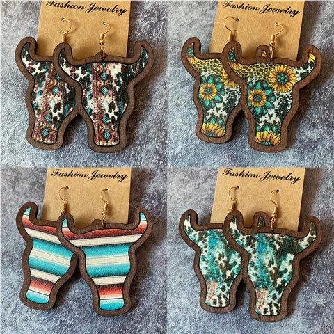 Boucles d'Oreilles en Bois Tête de Taureau Rétro Western Bohème Crâne de Bœuf Pendantes pour Femme Crochet en Alliage Bijoux Ethniques